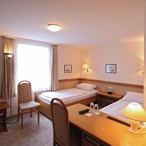 Standard Zimmer mit zwei Einzelbetten